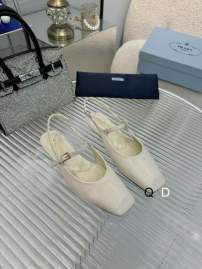 Picture of Prada Shoes _SKUPradasz35-40GDT040218993